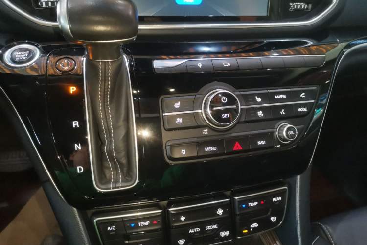 Used GAC Trumpchi M8 2019 320T Ultimate Edition Gear Lever