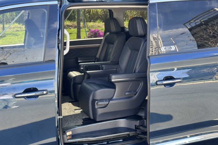 Used GAC Trumpchi M8 2019 320T Ultimate Edition Interior 2