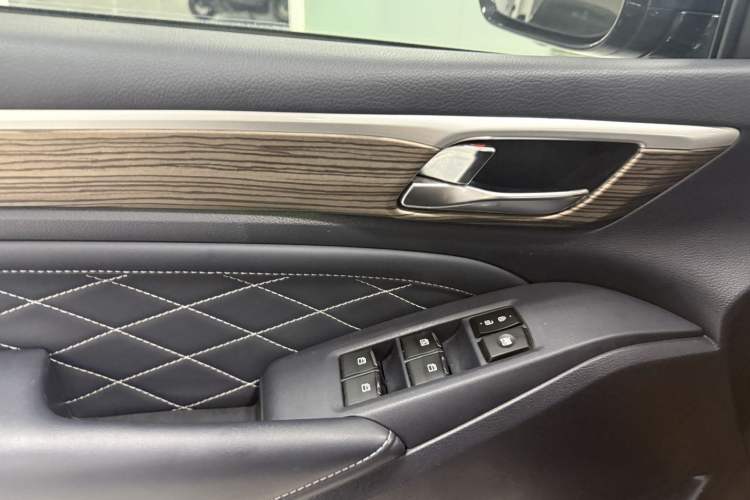 Used GAC Trumpchi M8 2019 320T Ultimate Edition Interior 2