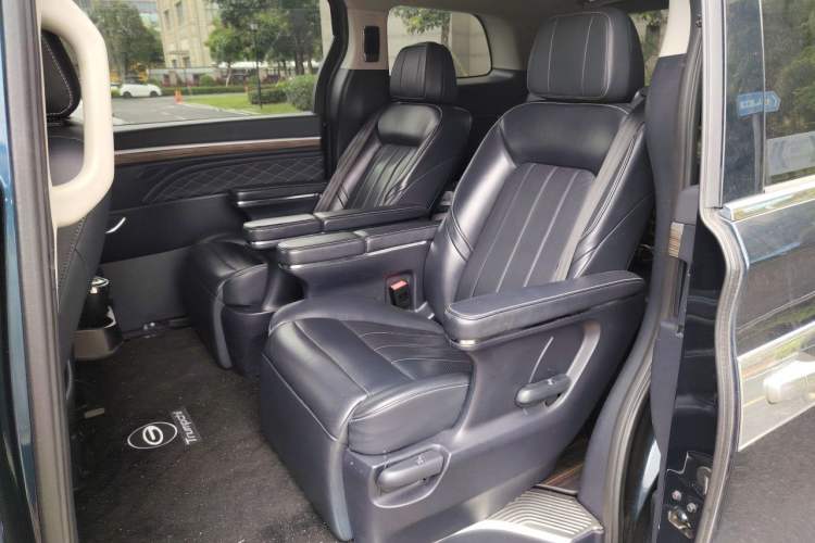 Used GAC Trumpchi M8 2019 320T Ultimate Edition Interior 4