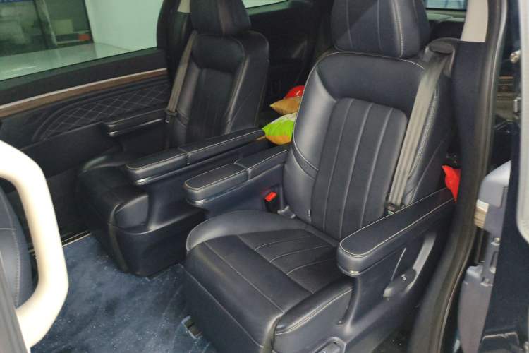 Used GAC Trumpchi M8 2019 320T Ultimate Edition Interior 4