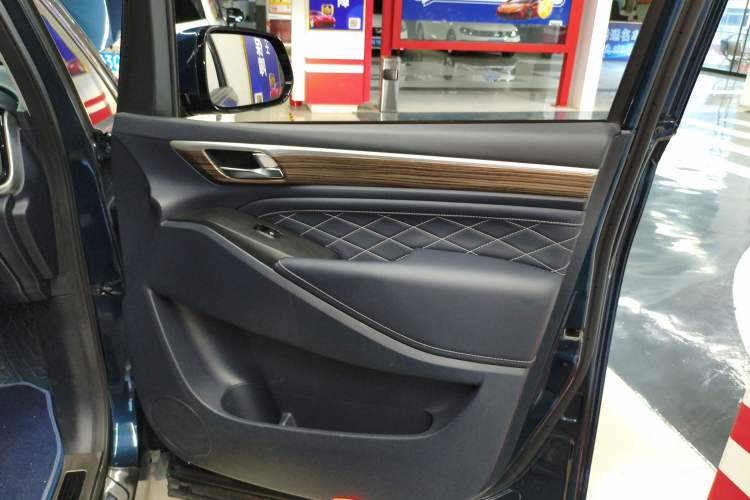Used GAC Trumpchi M8 2019 320T Ultimate Edition Interior 5