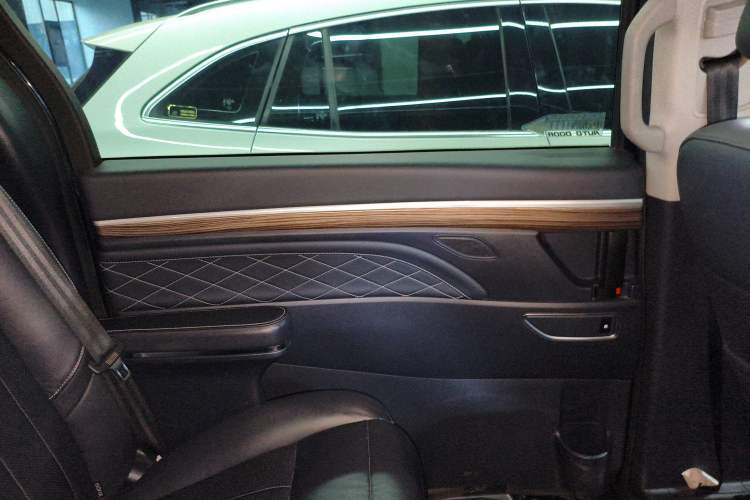 Used GAC Trumpchi M8 2019 320T Ultimate Edition Interior 8