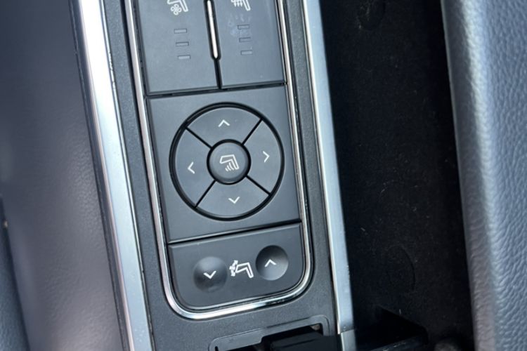 Used GAC Trumpchi M8 2019 320T Ultimate Edition Interior 9