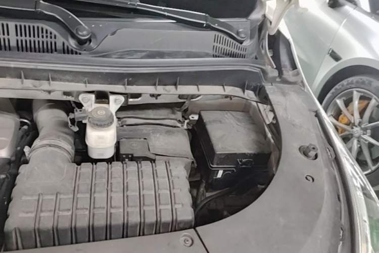 Used GAC Trumpchi M8 2019 320T Ultimate Edition Engine Bay Left