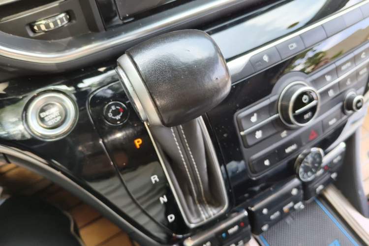 Used GAC Trumpchi M8 2019 320T Ultimate Edition Gear Lever