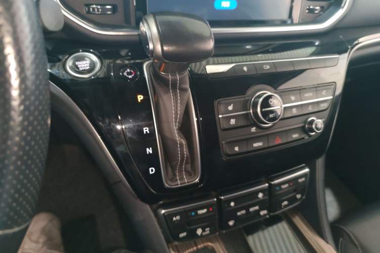 Used GAC Trumpchi M8 2019 320T Ultimate Edition Gear Lever