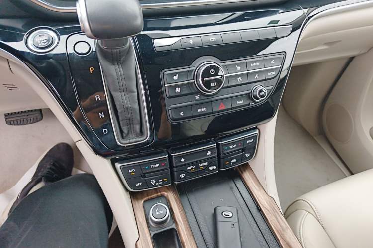Used GAC Trumpchi M8 2019 320T Ultimate Edition Gear Lever