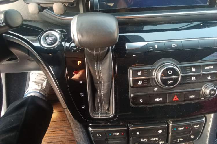 Used GAC Trumpchi M8 2019 320T Ultimate Edition Gear Lever