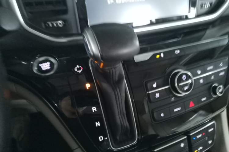 Used GAC Trumpchi M8 2019 320T Ultimate Edition Gear Lever