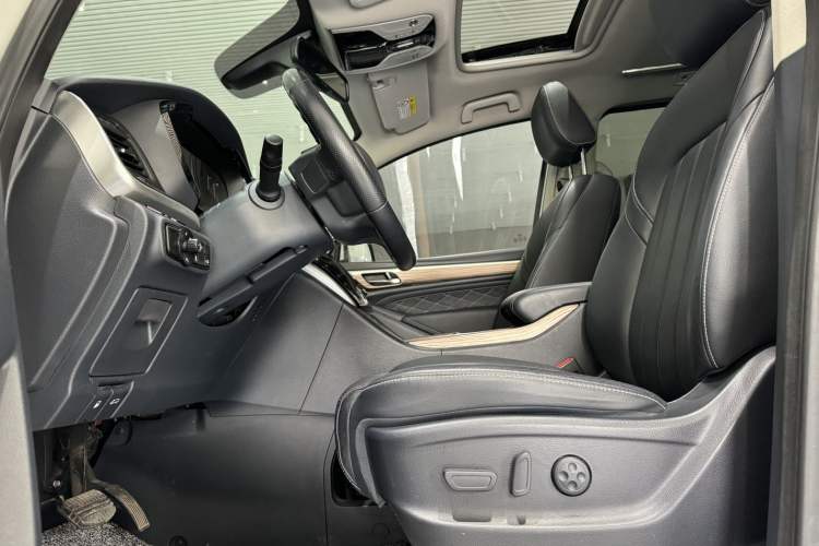 Used GAC Trumpchi M8 2019 320T Ultimate Edition Interior 1