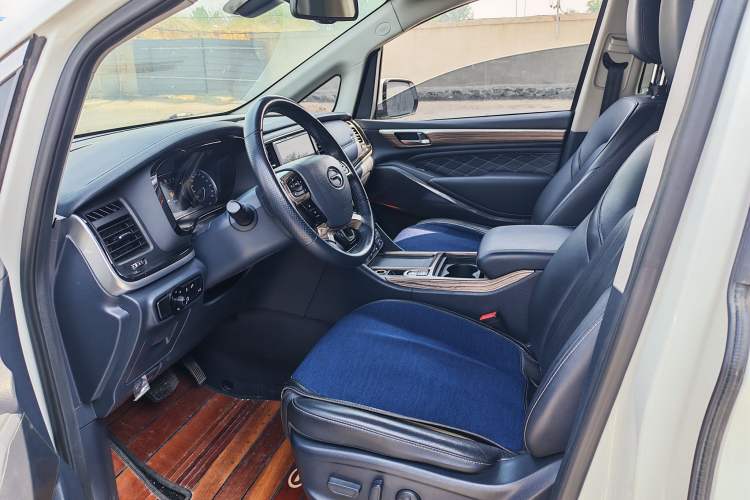 Used GAC Trumpchi M8 2019 320T Ultimate Edition Interior 1
