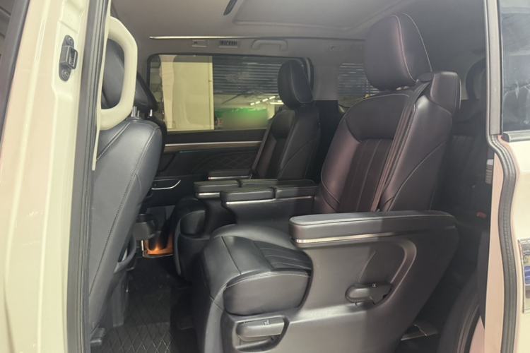 Used GAC Trumpchi M8 2019 320T Ultimate Edition Interior 2