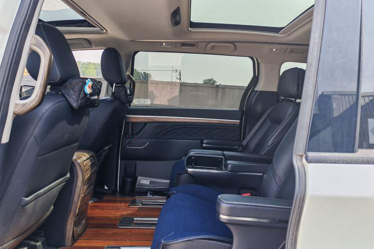 Used GAC Trumpchi M8 2019 320T Ultimate Edition Interior 2
