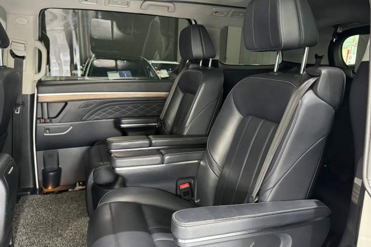 Used GAC Trumpchi M8 2019 320T Ultimate Edition Interior 3