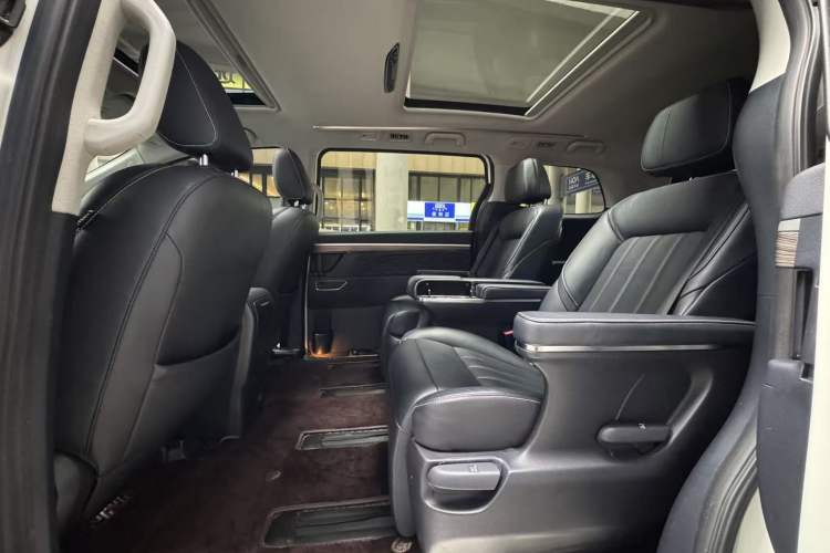 Used GAC Trumpchi M8 2019 320T Ultimate Edition Interior 3