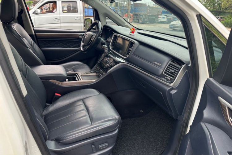 Used GAC Trumpchi M8 2019 320T Ultimate Edition Interior 9