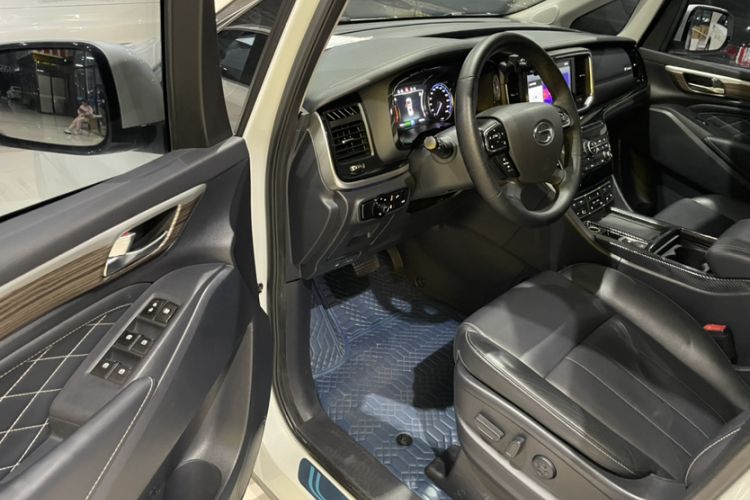 Used GAC Trumpchi M8 2019 320T Ultimate Edition Interior 9