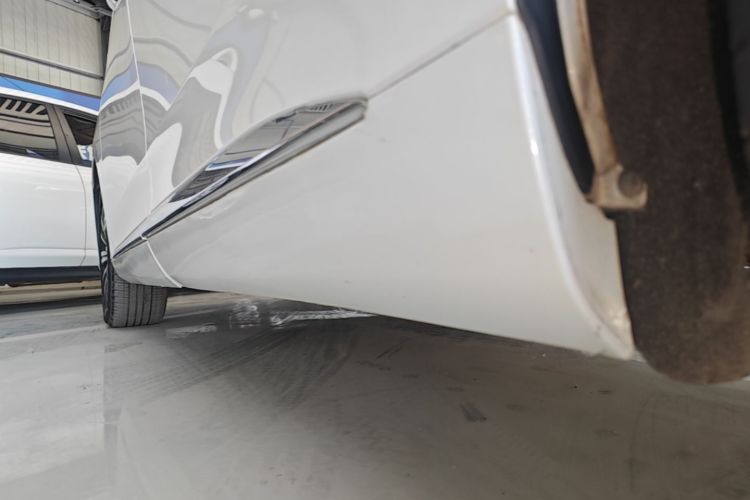 Used GAC Trumpchi M8 2019 320T Ultimate Edition Left Side Sill