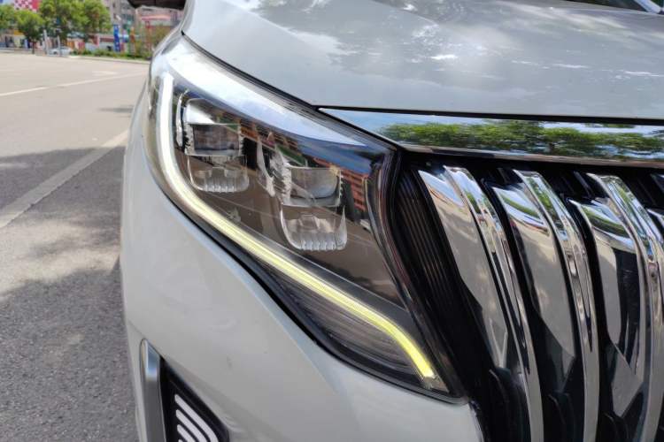 Used GAC Trumpchi M8 2019 320T Ultimate Edition Right Front Headlight