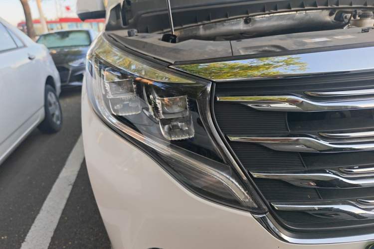 Used GAC Trumpchi M8 2019 320T Ultimate Edition Right Front Headlight