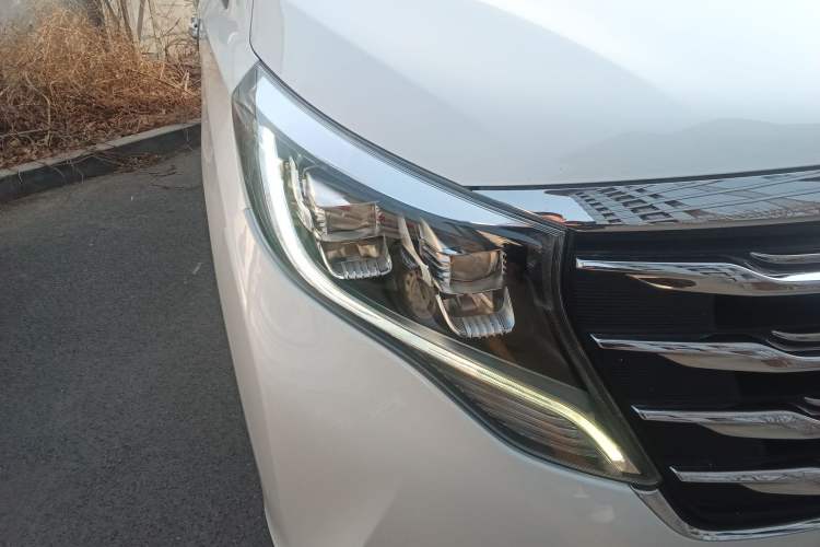 Used GAC Trumpchi M8 2019 320T Ultimate Edition Right Front Headlight