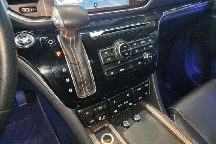 Used GAC Trumpchi M8 2020 Flagship Model 390T Prestige Edition Audio And AC Panel