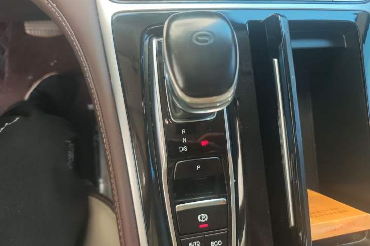 Used GAC Trumpchi M8 2020 390T Deluxe Edition Gear Lever
