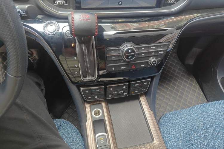 Used GAC Trumpchi M8 2020 Flagship Model 390T Prestige Edition Gear Lever