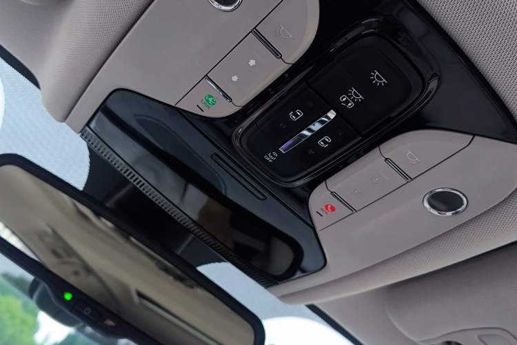 Used GAC Trumpchi M8 2020 390T Deluxe Edition Interior 9