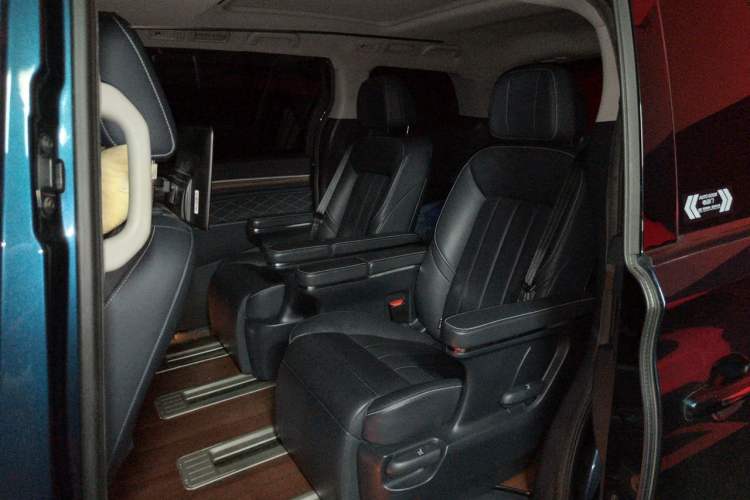 Used GAC Trumpchi M8 2020 Flagship Model 390T Prestige Edition Left Rear Seat