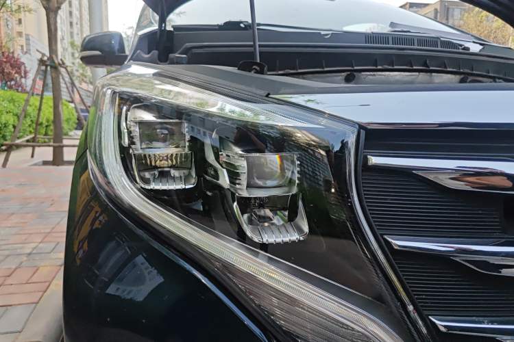 Used GAC Trumpchi M8 2020 Flagship Model 390T Deluxe Edition Right Front Headlight