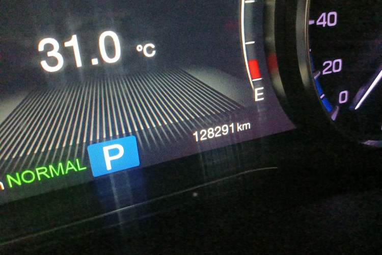 Used GAC Trumpchi M8 2020 390T Deluxe Edition Odometer Close Up
