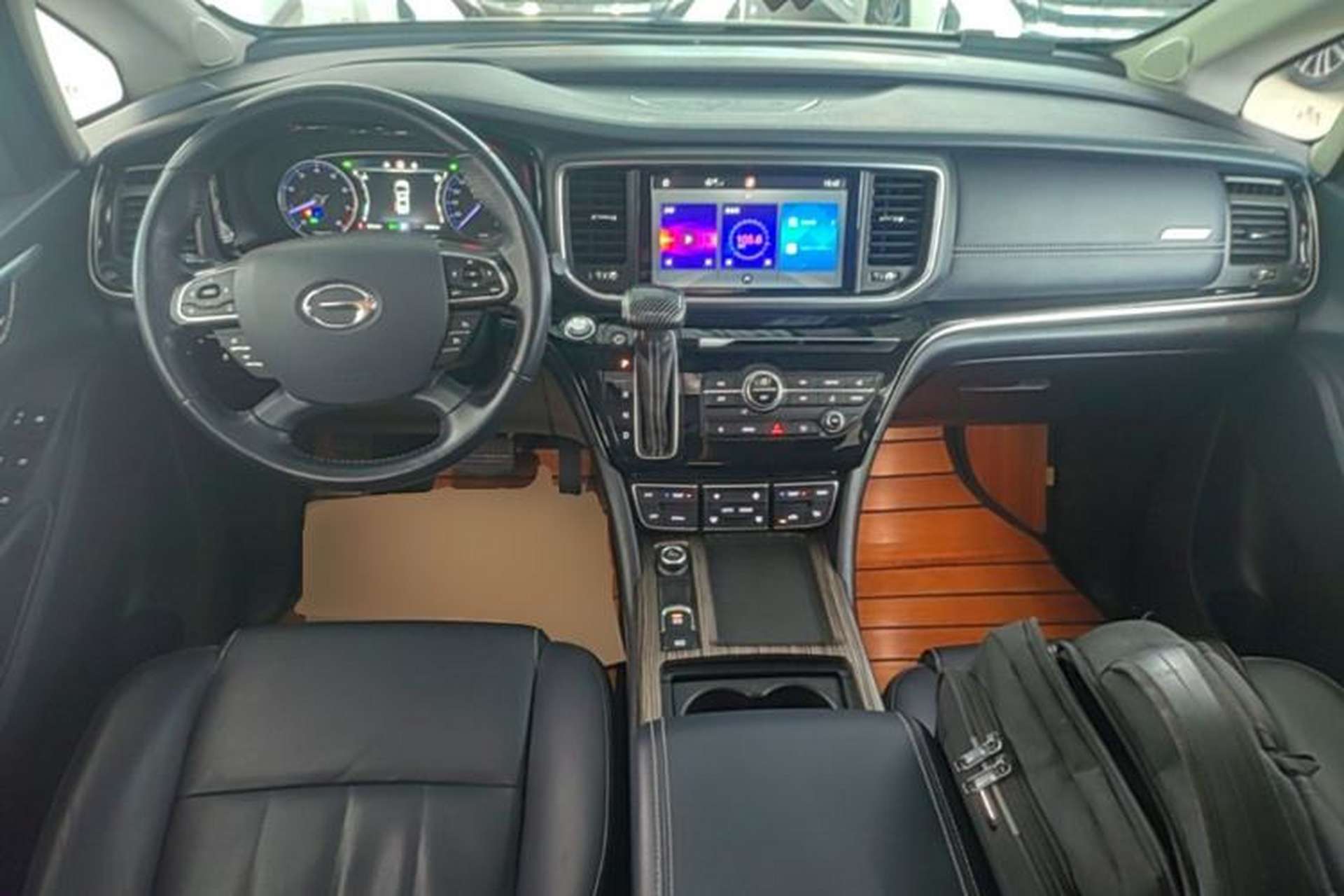 Used GAC Trumpchi M8 2020 Flagship Model 390T Deluxe Edition Center Console