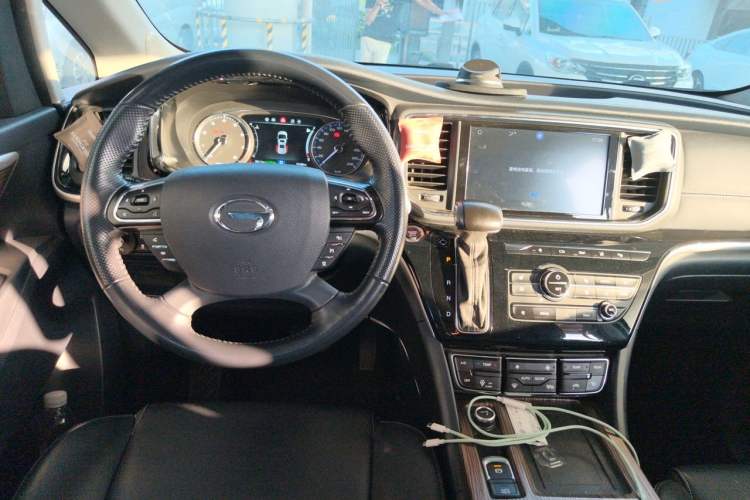 Used GAC Trumpchi M8 2020 Flagship 390T Navigation Model Center Console