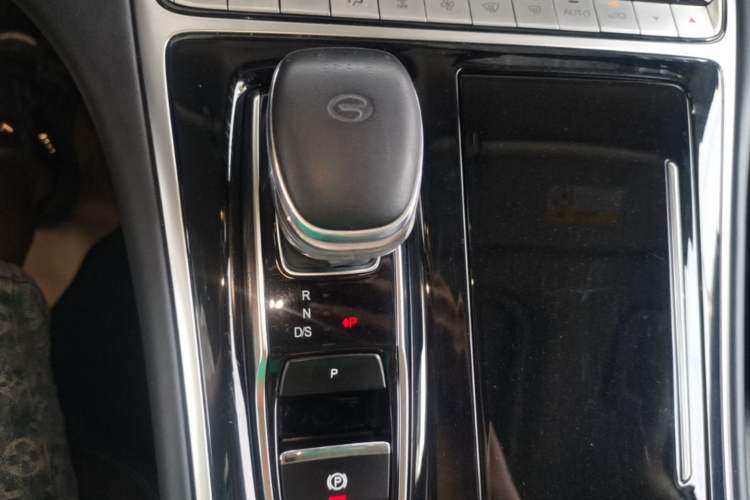 Used GAC Trumpchi M8 2020 390T Deluxe Edition Gear Lever