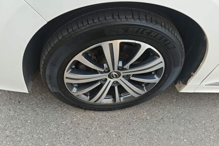 Used GAC Trumpchi M8 2020 Flagship 390T Navigation Model Left Front Wheel Hub