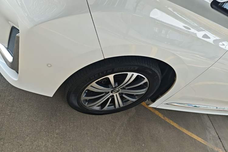 Used GAC Trumpchi M8 2020 Flagship 390T Navigation Model Left Front Wheel Hub