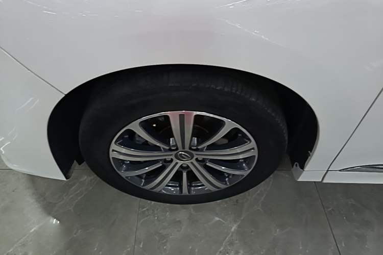 Used GAC Trumpchi M8 2020 Flagship Model 390T Prestige Edition Left Front Wheel Hub
