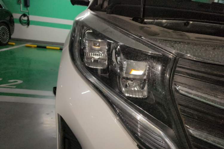 Used GAC Trumpchi M8 2020 Flagship 390T Navigation Model Right Front Headlight