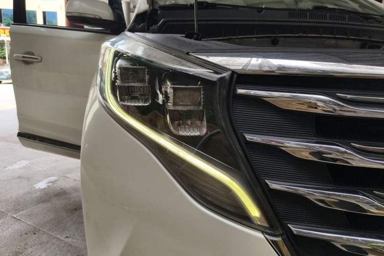 Used GAC Trumpchi M8 2020 390T Deluxe Edition Right Front Headlight