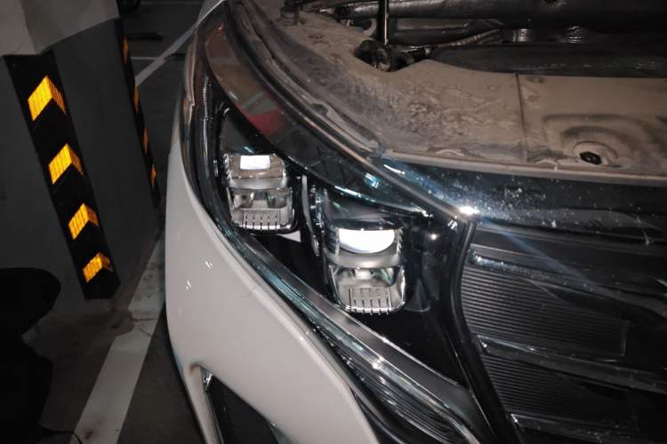 Used GAC Trumpchi M8 2020 Flagship Model 390T Deluxe Edition Right Front Headlight