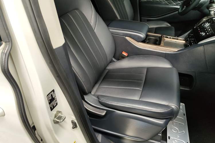 Used GAC Trumpchi M8 2020 Flagship Model 390T Prestige Edition Right Front Seat