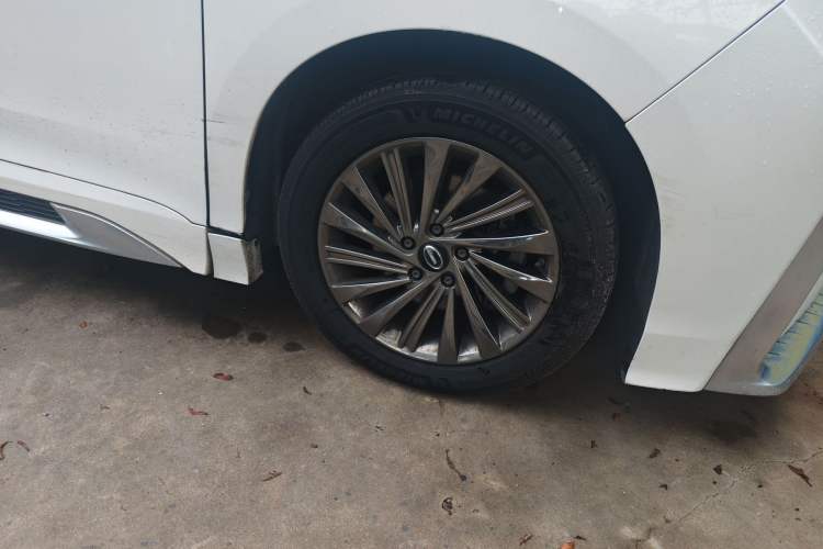 Used GAC Trumpchi M8 2020 Master Edition 390T Supreme Version Right Front Wheel Hub