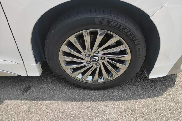 Used GAC Trumpchi M8 2020 Master Edition 390T Supreme Version Right Front Wheel Hub