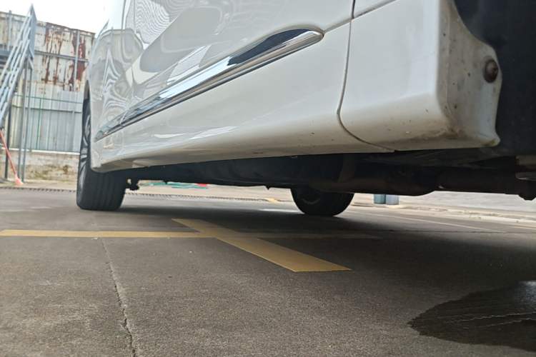 Used GAC Trumpchi M8 2020 Flagship 390T Navigation Model Right Side Sill