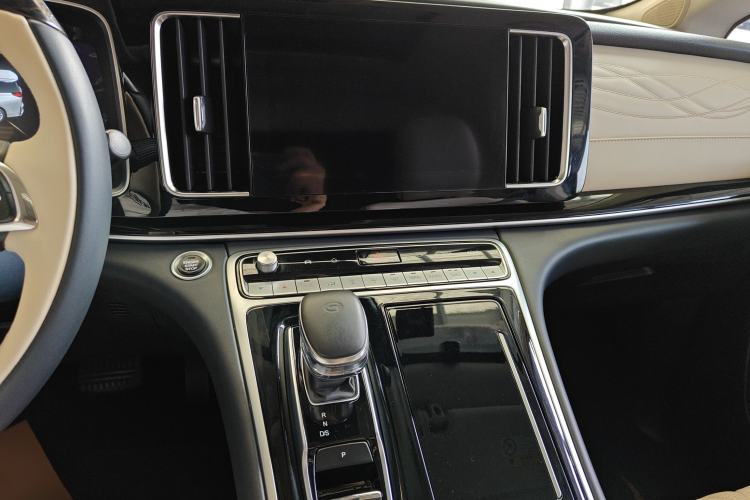 Used GAC Trumpchi M8 2021 Master Series 390T Four-Seat Deluxe Edition Audio And AC Panel