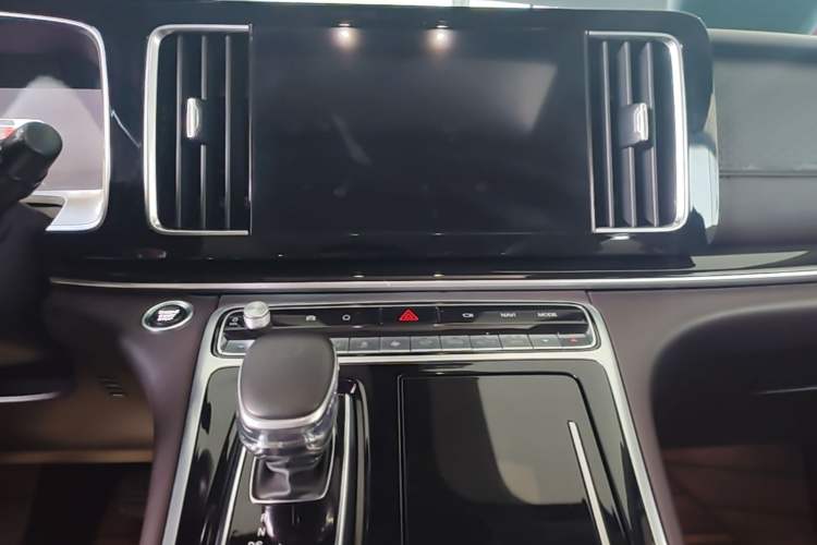 Used GAC Trumpchi M8 2021 Master Series 390T Ultimate Edition Audio And AC Panel
