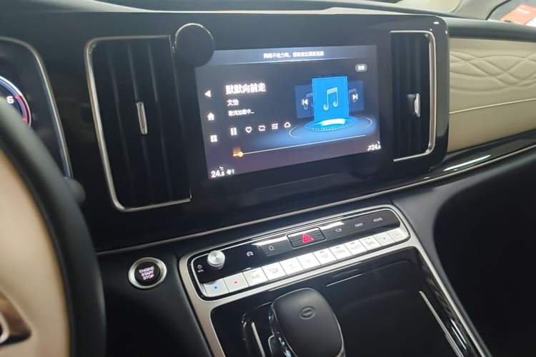 Used GAC Trumpchi M8 2021 Master Series 390T Four-Seat Deluxe Edition Audio And AC Panel