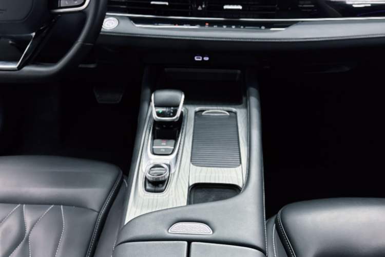 Used GAC Trumpchi M8 2021 Master Series 390T Ultimate Edition Audio And AC Panel